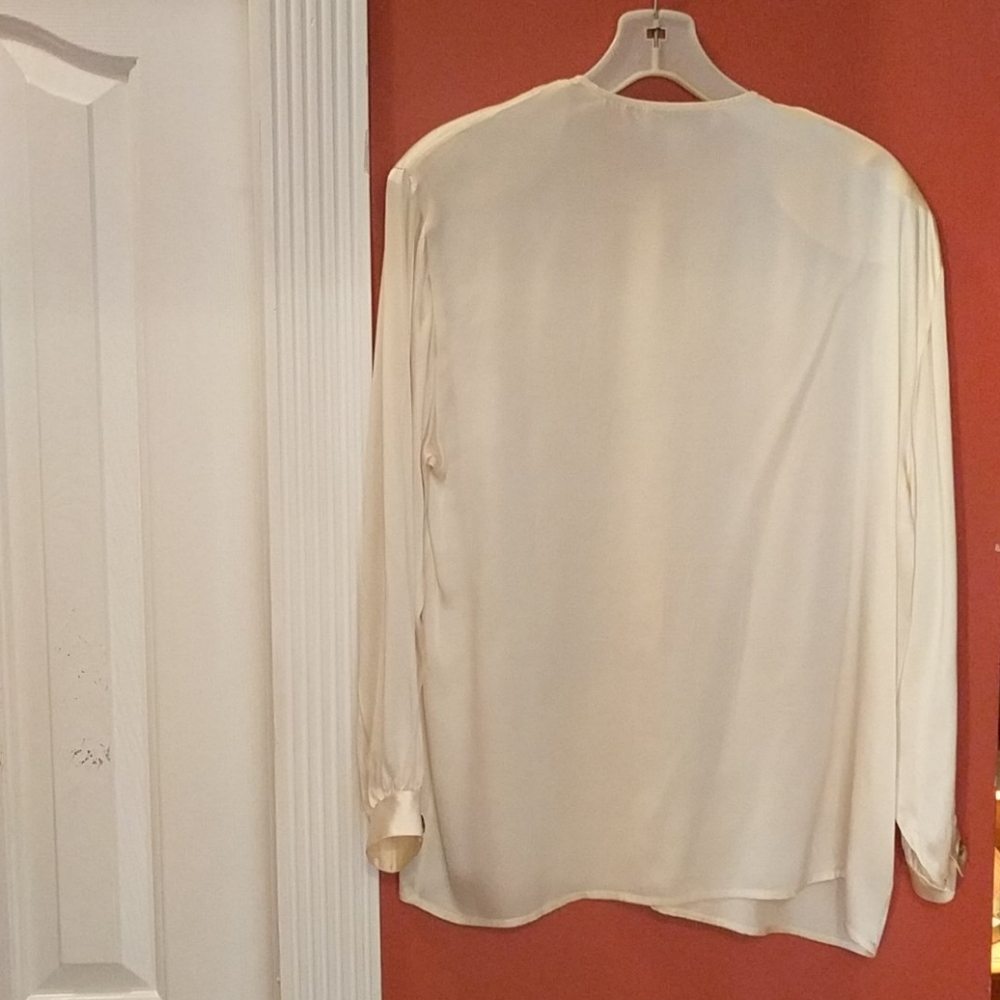 Ladies top - Picture 2 of 5